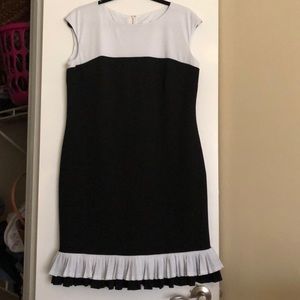Black & white/off white dress with gold detail, 12